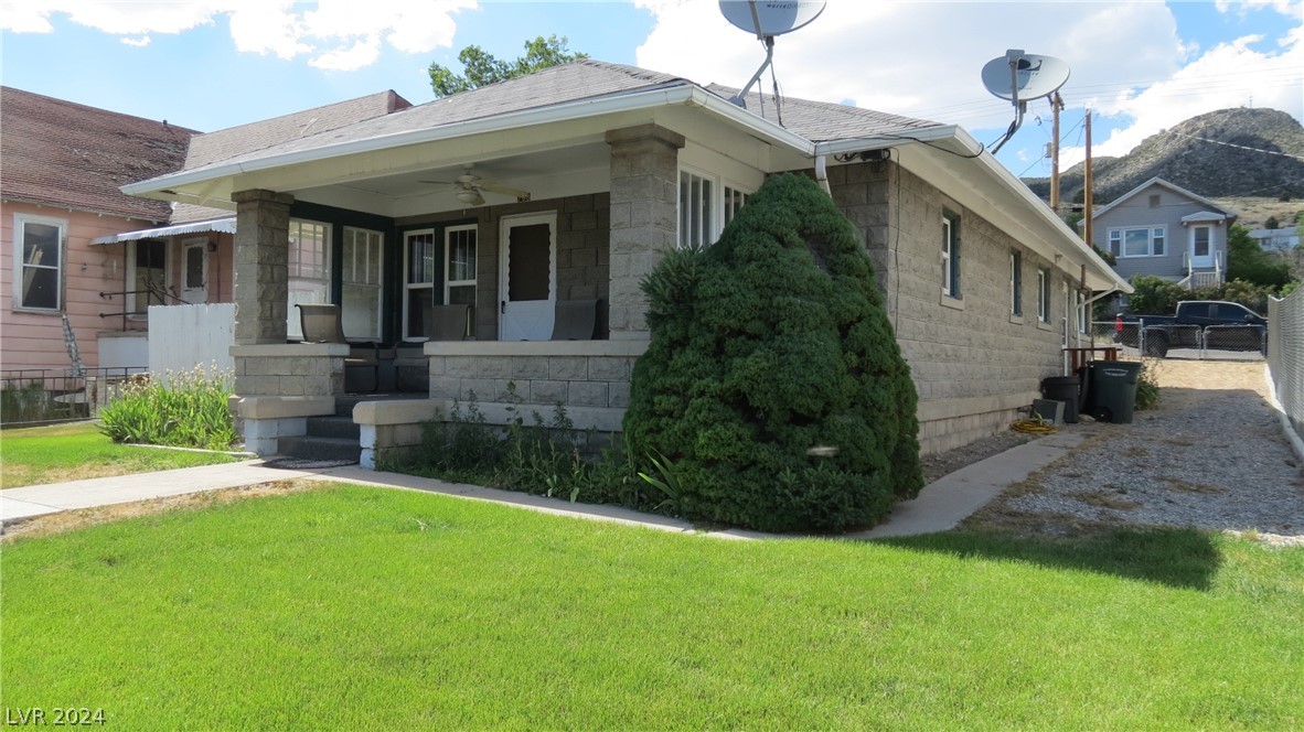 Photo 3 of 25 of 768 Lyons Avenue house