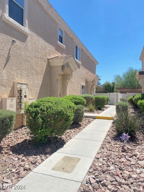 Photo 3 of 20 of 6457 Stone Dry Avenue 101 townhome