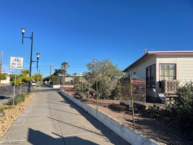 Photo 5 of 20 of 203 W Pacific Avenue house