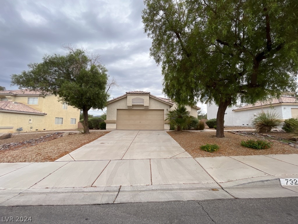 Photo 2 of 29 of 732 Goshawk Street house