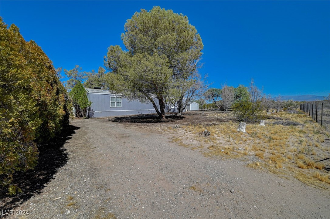 Photo 3 of 48 of 2735 Shasta Street mobile home