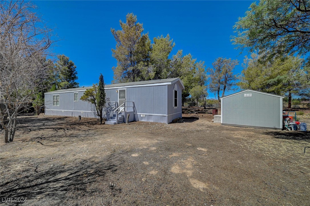 Photo 4 of 48 of 2735 Shasta Street mobile home