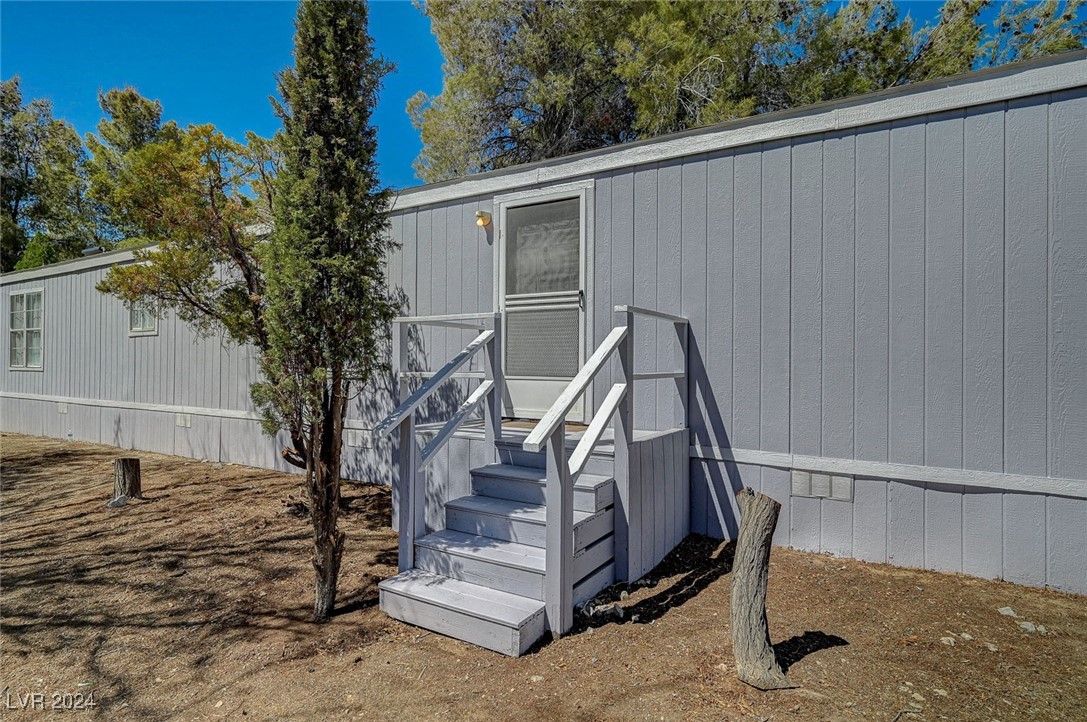 Photo 6 of 48 of 2735 Shasta Street mobile home