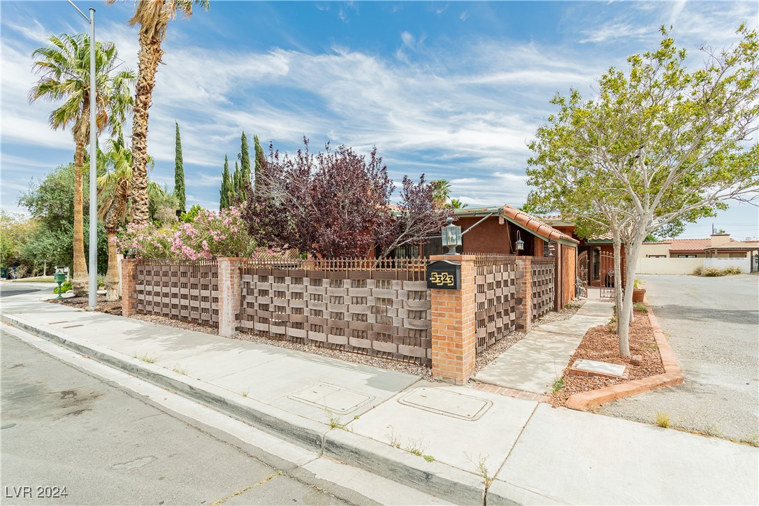 Photo 1 of 28 of 5323 Taravilla Circle townhome