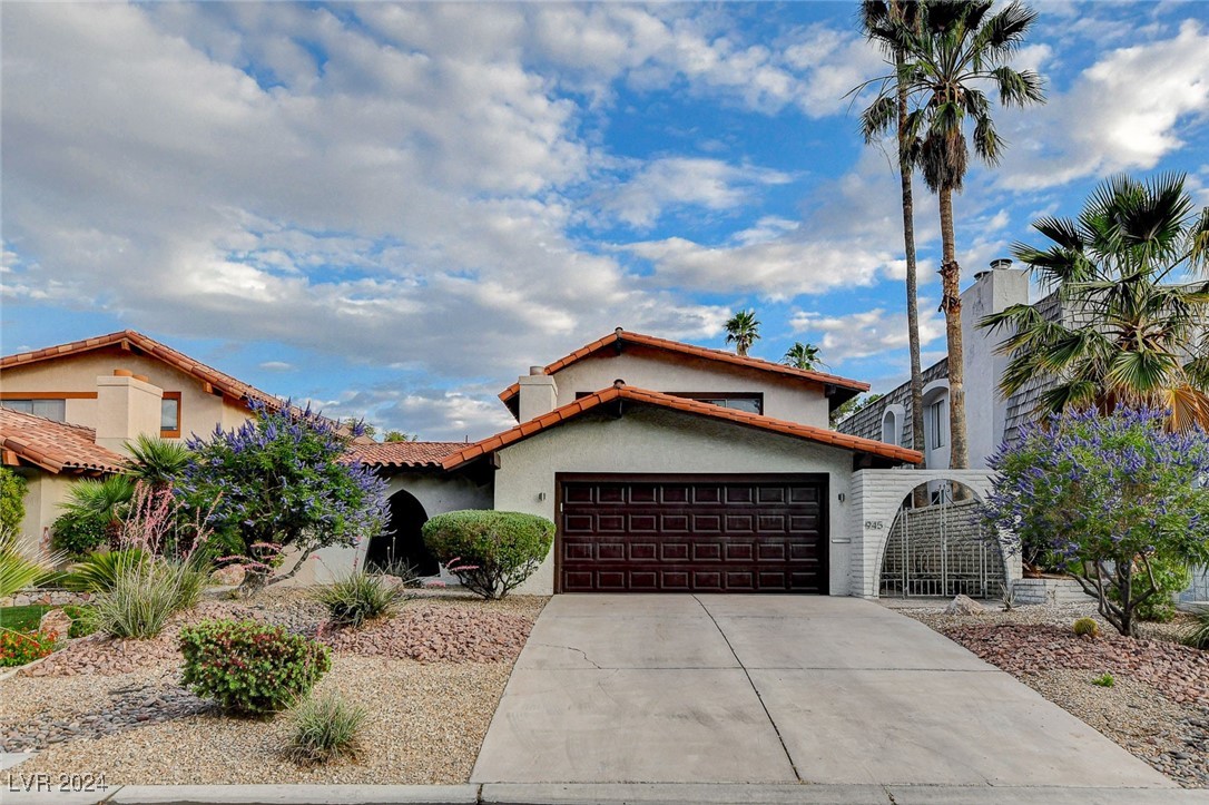 Photo 3 of 38 of 945 Vegas Valley Drive townhome