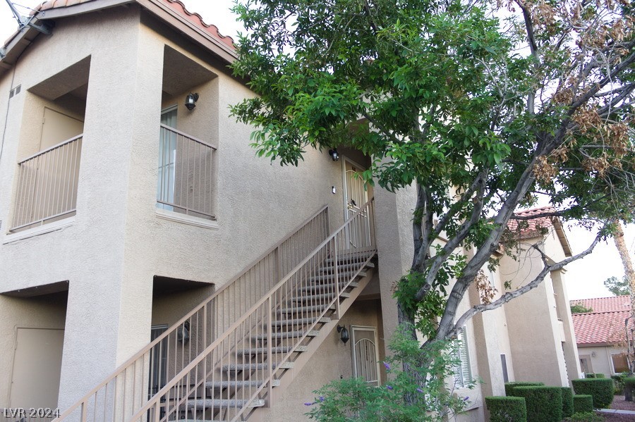 Photo 4 of 21 of 2110 N Los Feliz Street 2009 condo