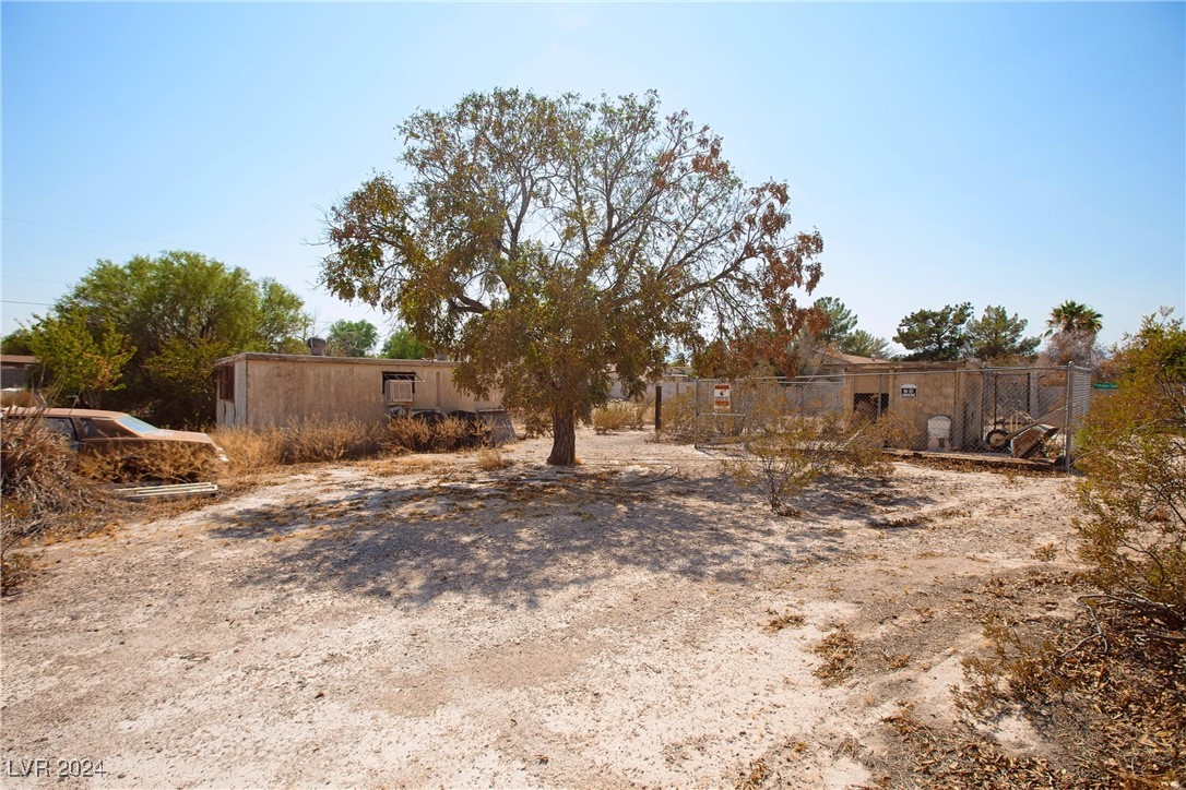 Photo 7 of 15 of 6645 E Desperado Street house