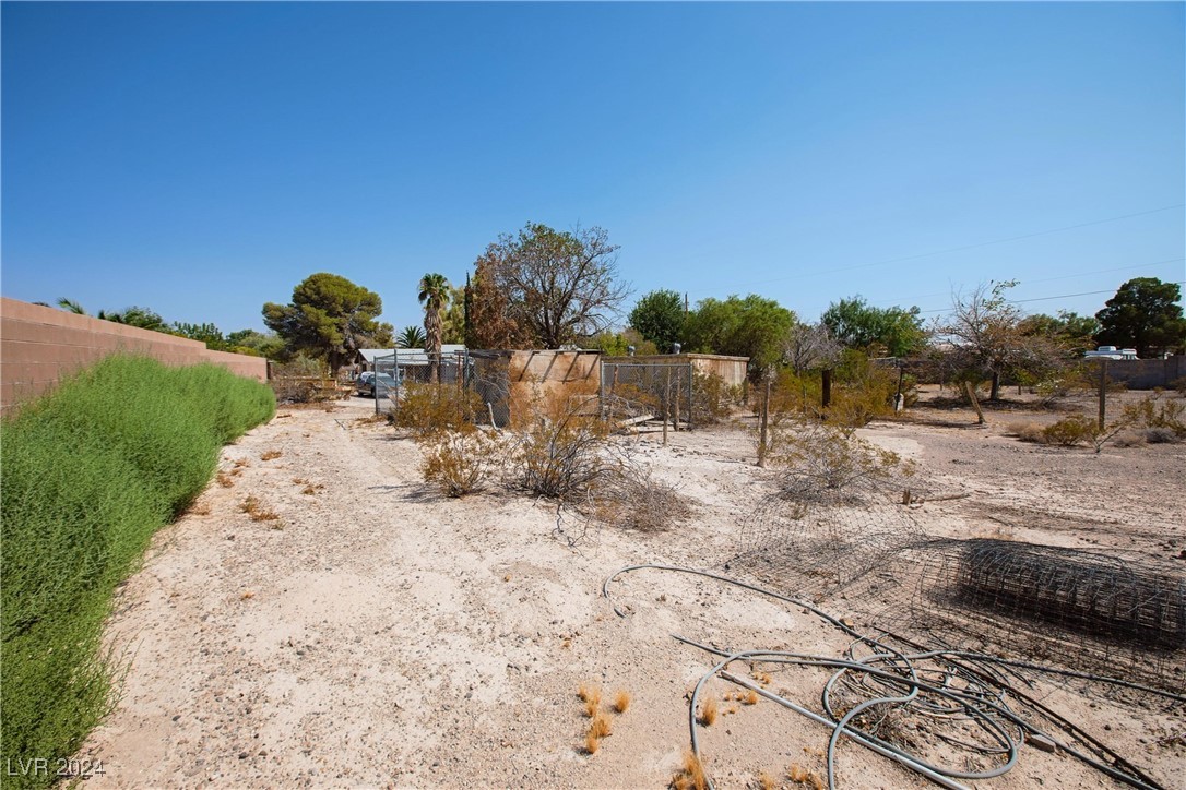 Photo 8 of 15 of 6645 E Desperado Street house