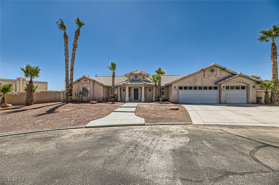 Photo 1 of 28 of 3245 W Landberg Avenue house