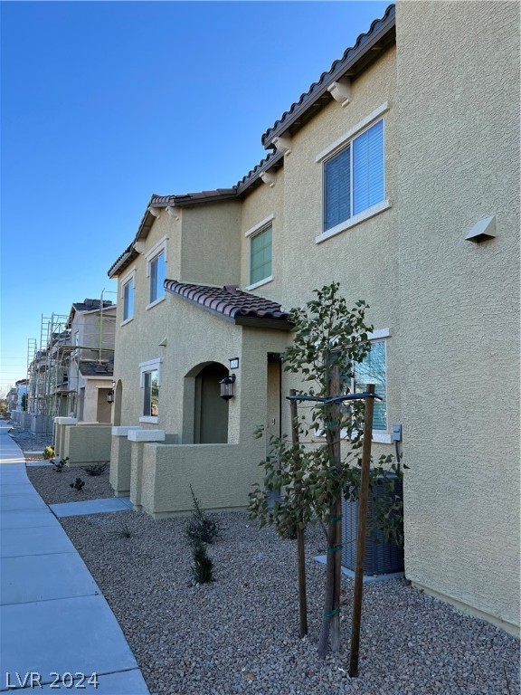 Photo 5 of 39 of 6546 Silver Estates Avenue townhome