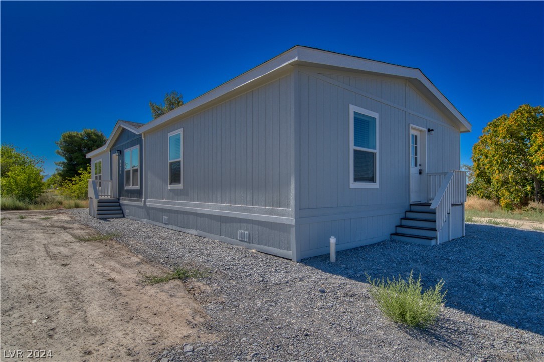 Photo 4 of 15 of 4401 E Kellogg Road mobile home