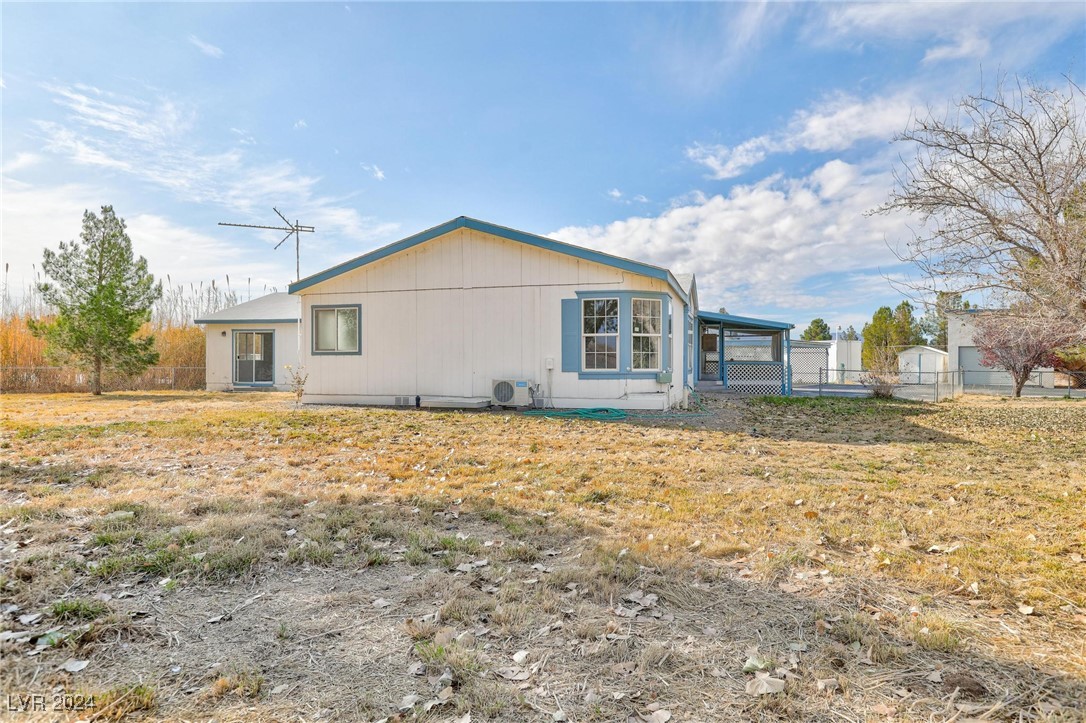 Photo 8 of 46 of 1351 W Betty Avenue mobile home