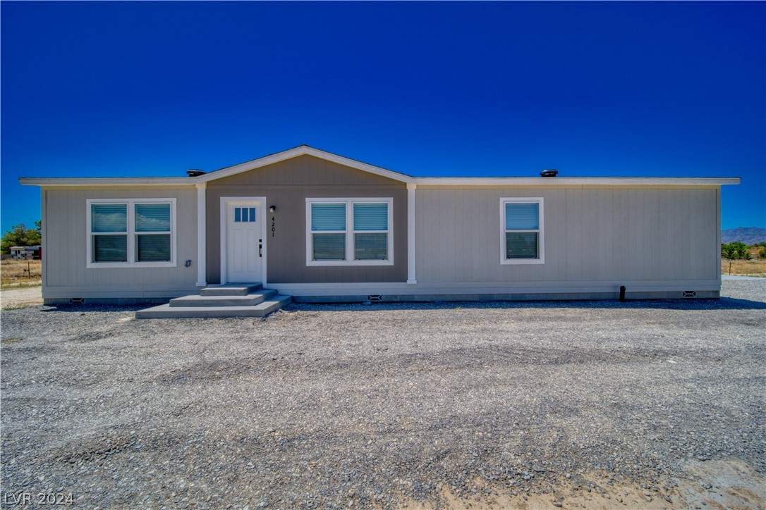 Photo 1 of 32 of 4201 E Paiute Boulevard mobile home