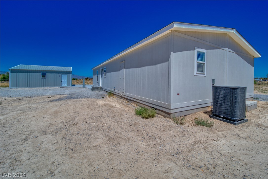 Photo 7 of 32 of 4201 E Paiute Boulevard mobile home