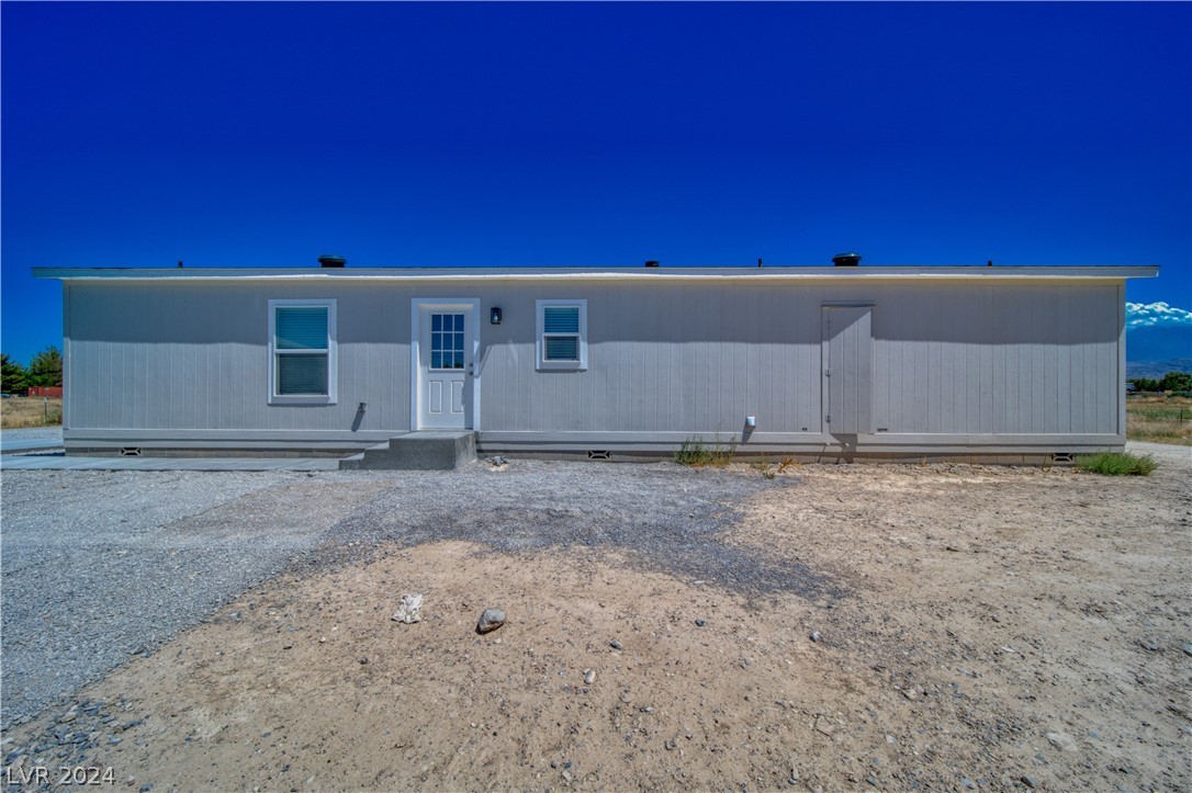 Photo 8 of 32 of 4201 E Paiute Boulevard mobile home