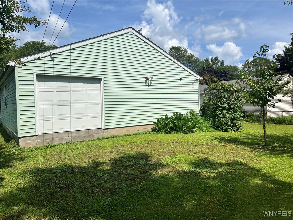 Photo 14 of 17 of 231 Bucyrus Drive house