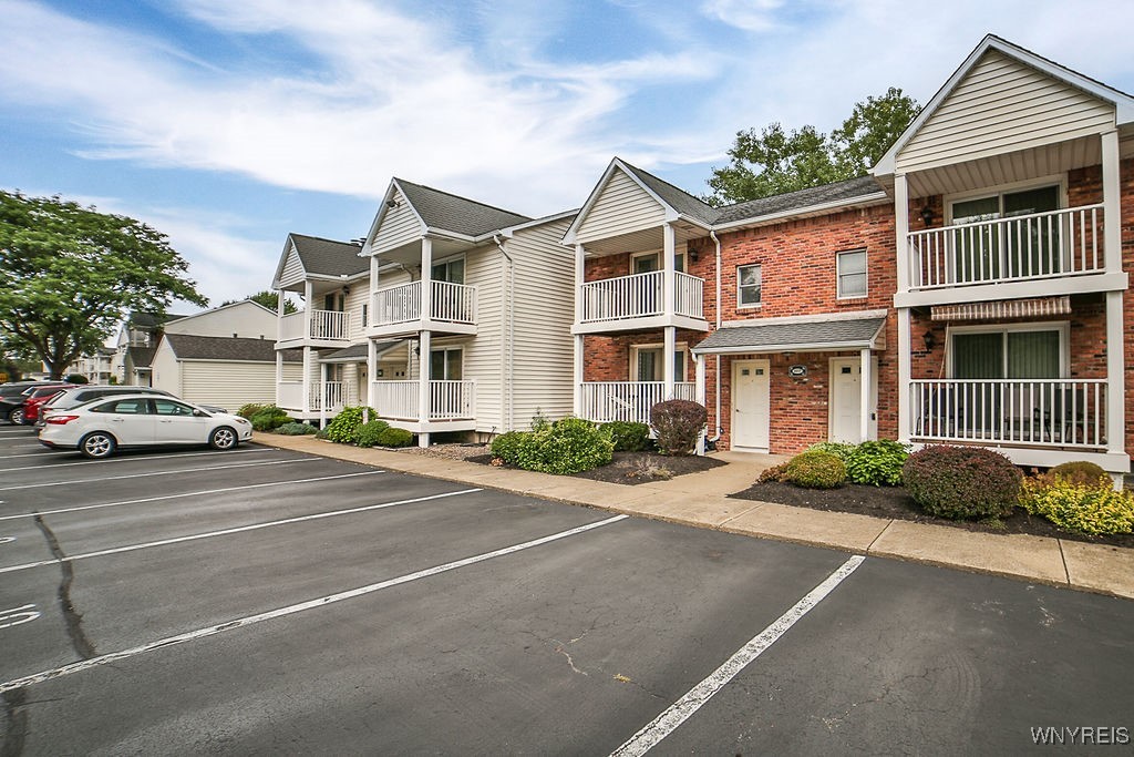 Photo 2 of 30 of 4617 Chestnut Ridge Road F condo