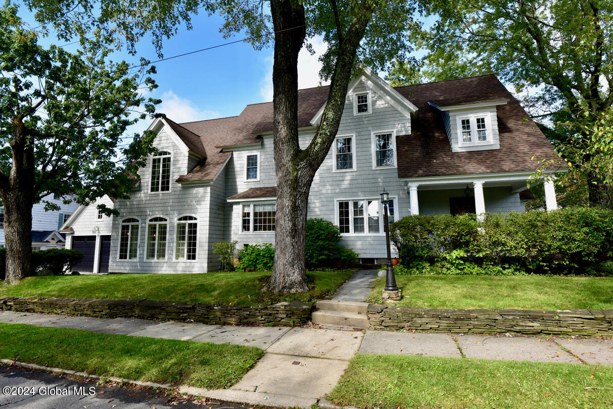 Photo 1 of 60 of 6 Oak Lane house