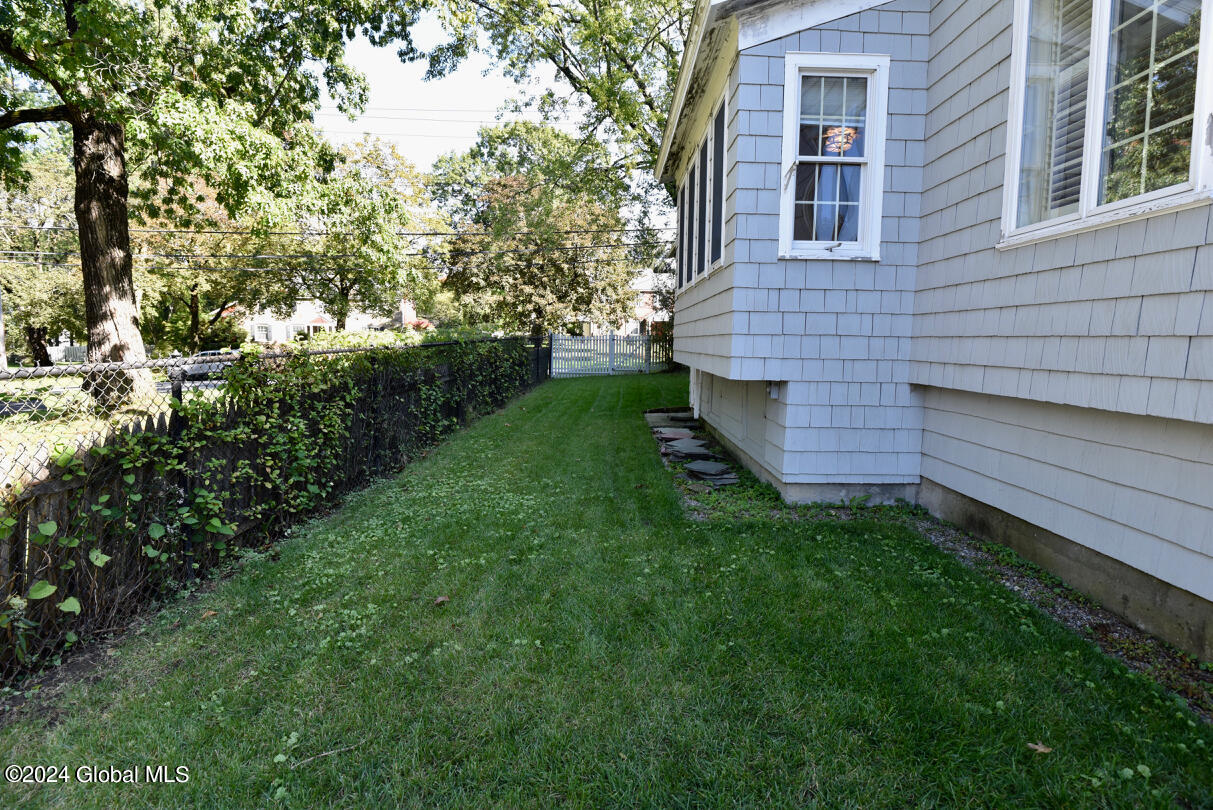 Photo 6 of 60 of 6 Oak Lane house