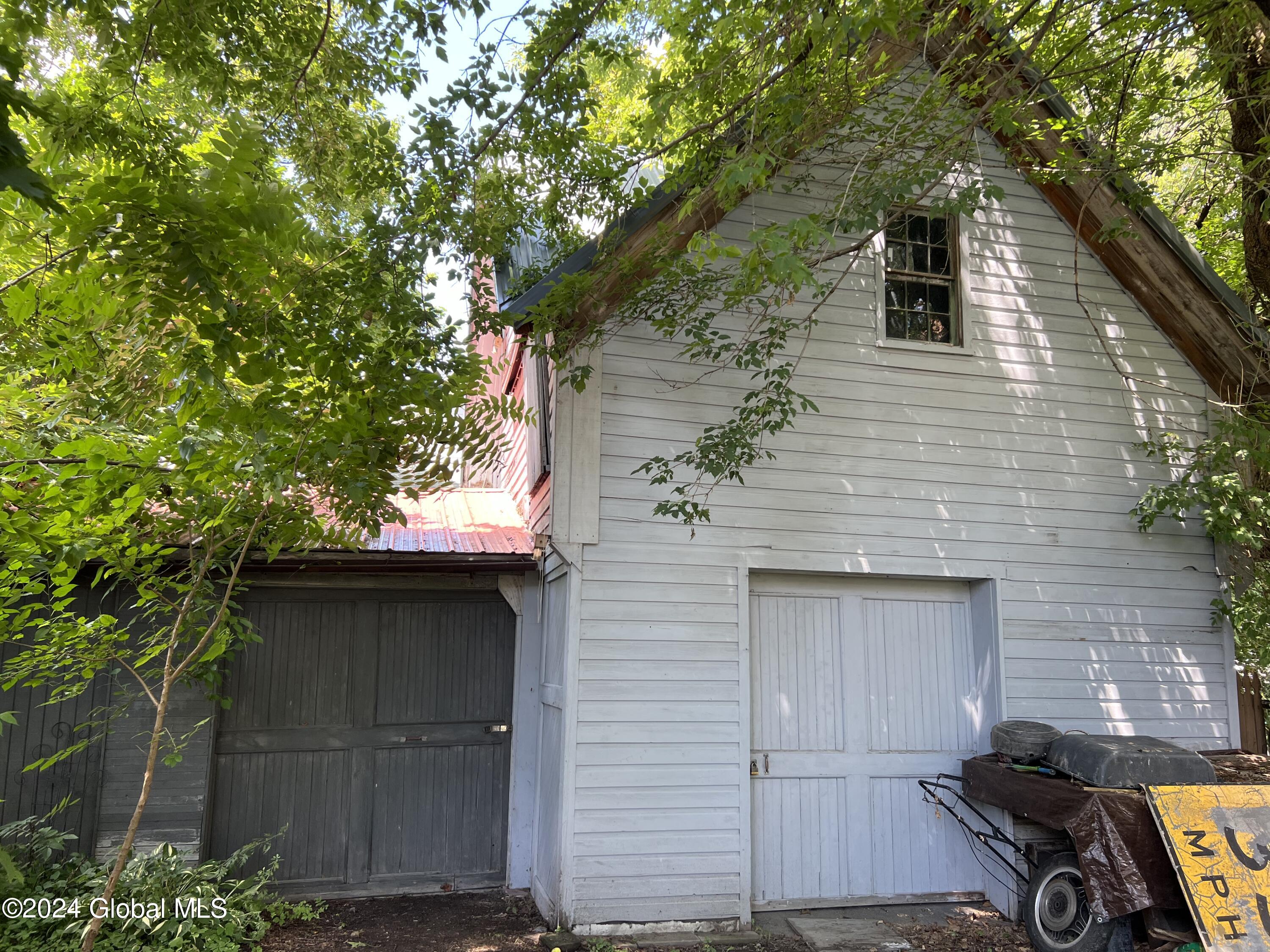 Photo 4 of 20 of 6 Wilson Avenue house