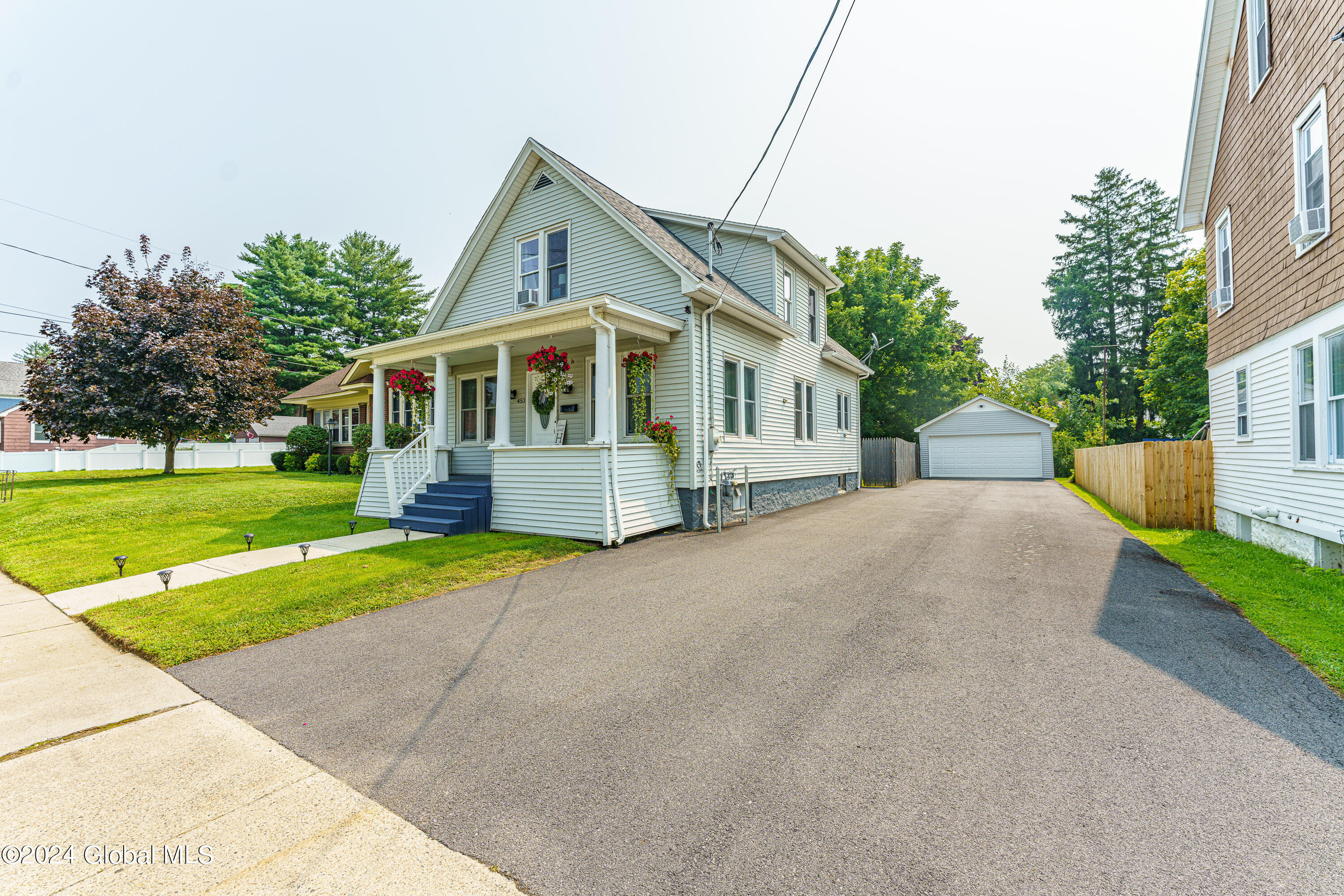 Photo 3 of 38 of 453 Locust Avenue house