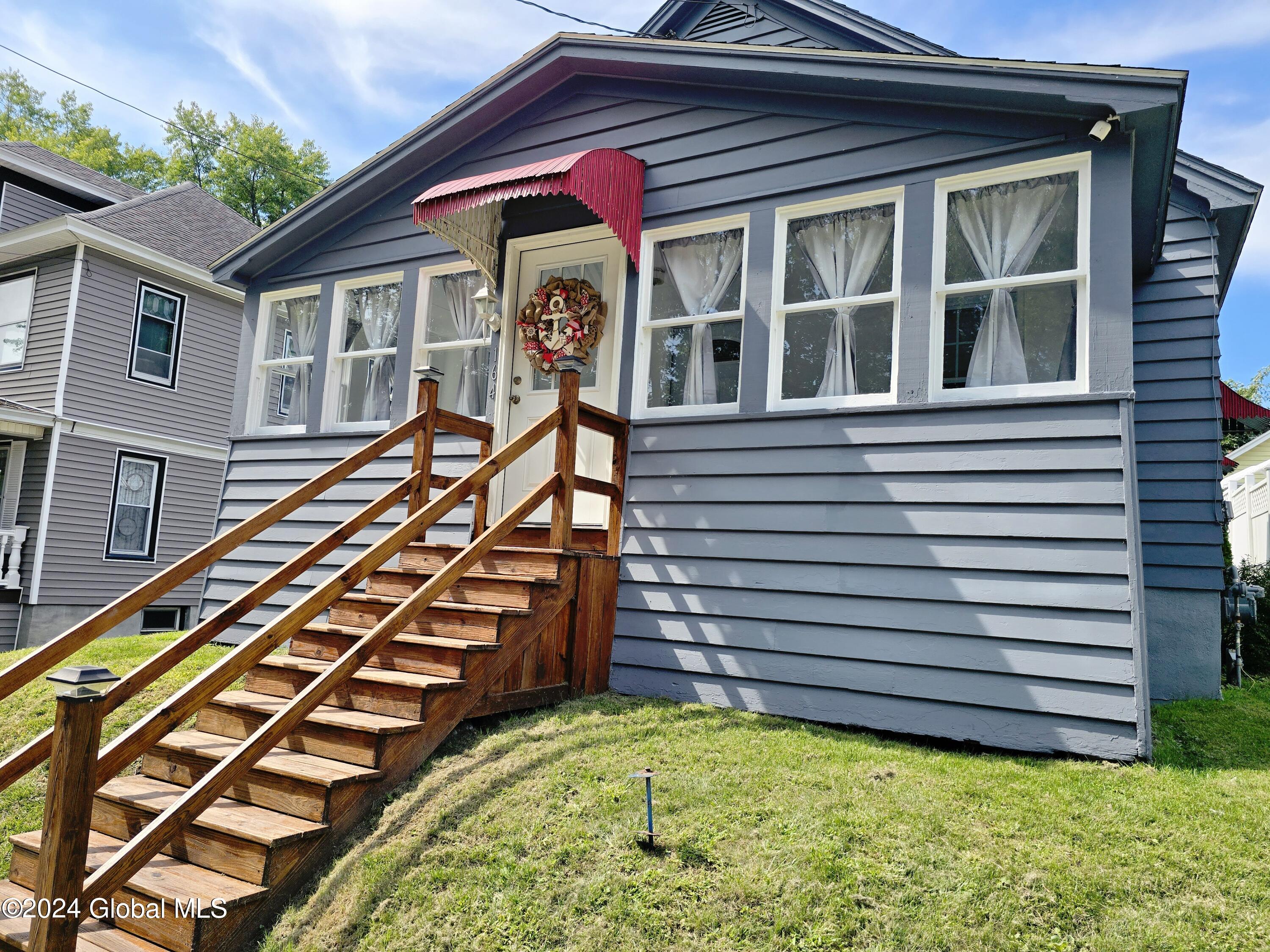 Photo 3 of 38 of 164 Brookside Avenue house