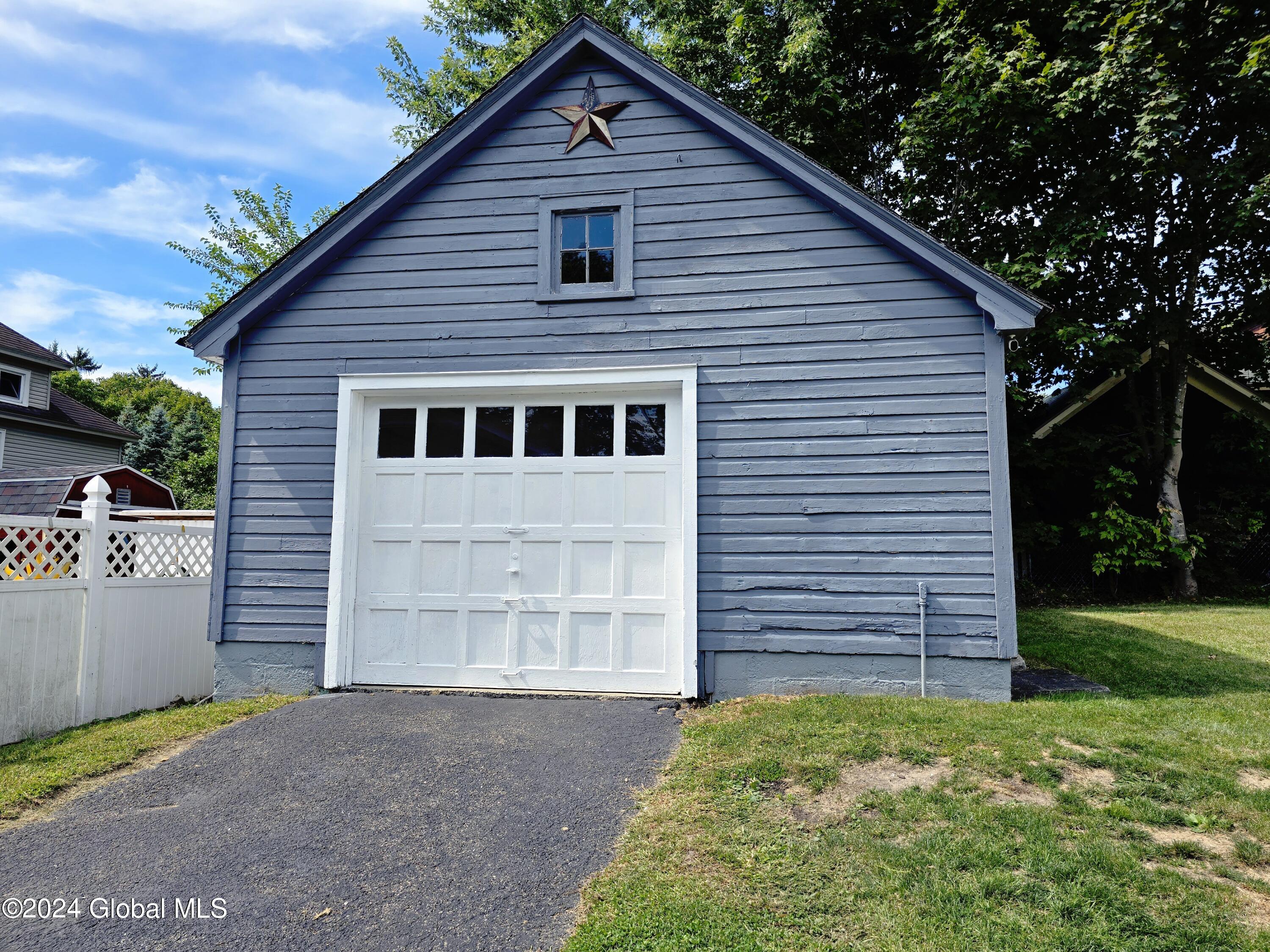 Photo 34 of 38 of 164 Brookside Avenue house