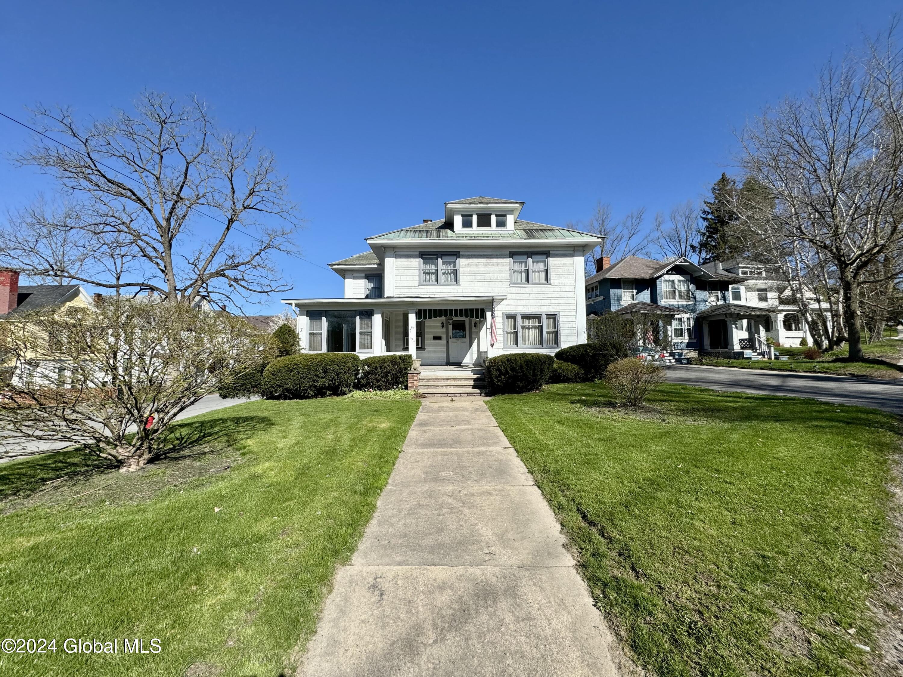 Photo 2 of 40 of 194 Market Street house