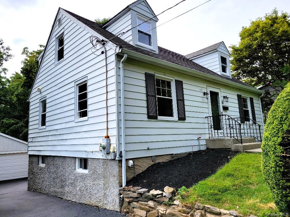 Photo 3 of 36 of 14 Grandview Avenue house