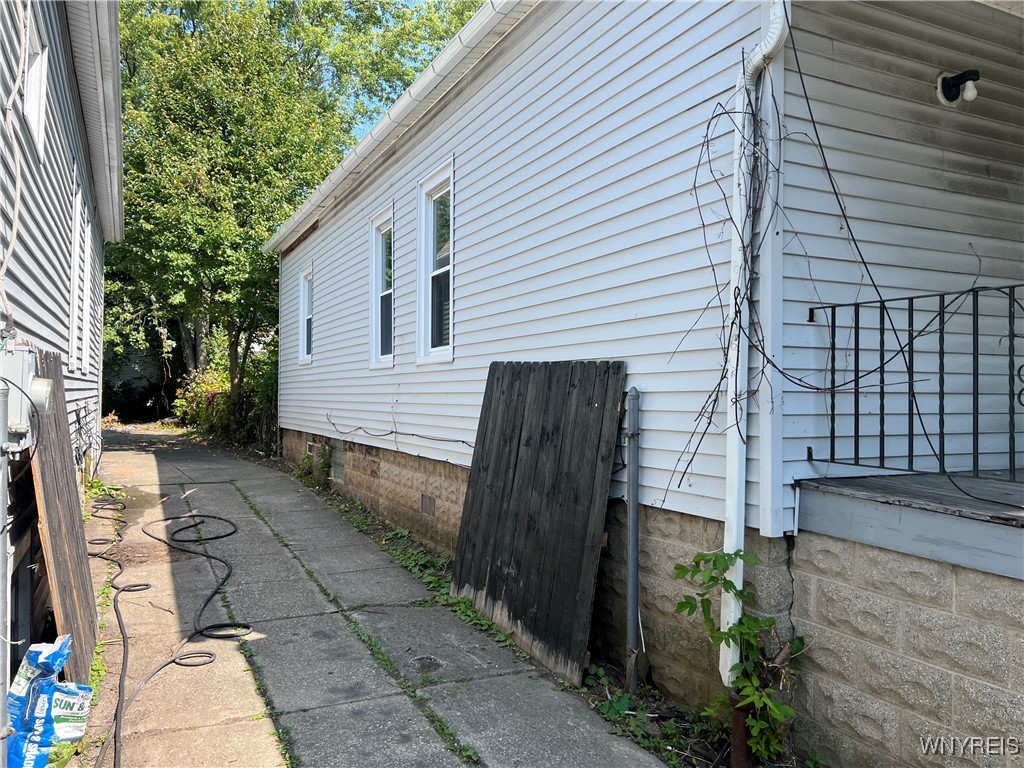 Photo 3 of 27 of 34 Dorris Avenue house