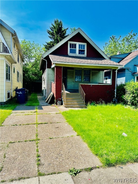 Photo 2 of 18 of 559 E Amherst Street house