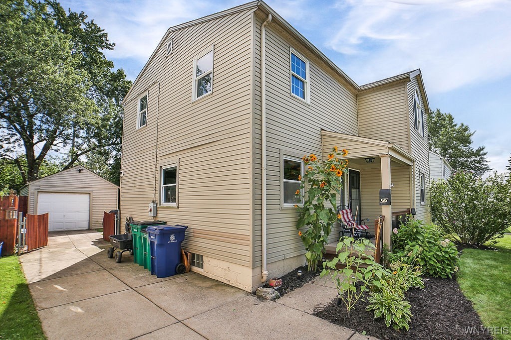 Photo 8 of 50 of 27 Gunnell Avenue house