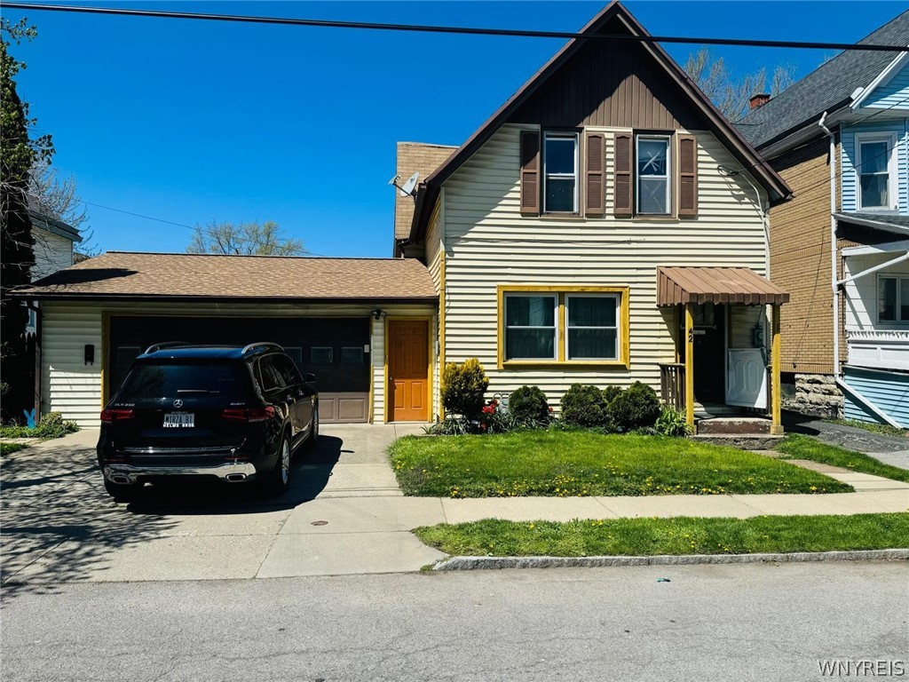 Photo 1 of 15 of 42 Weyand Avenue house