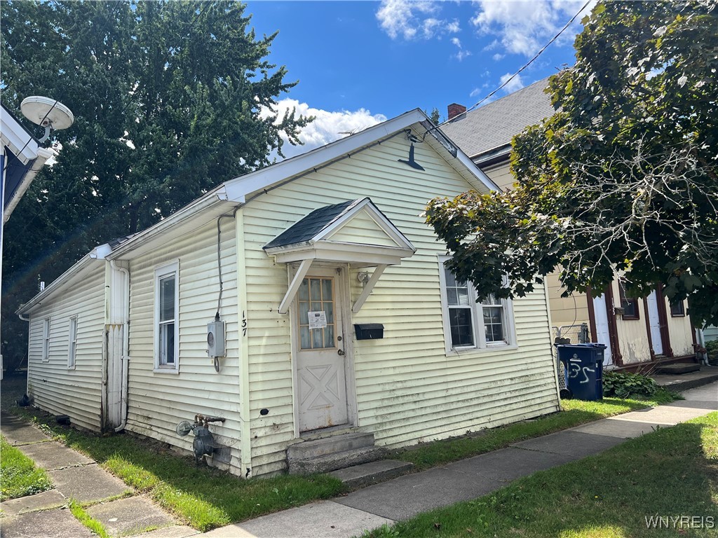 Photo 1 of 2 of 137 Farmer Street house