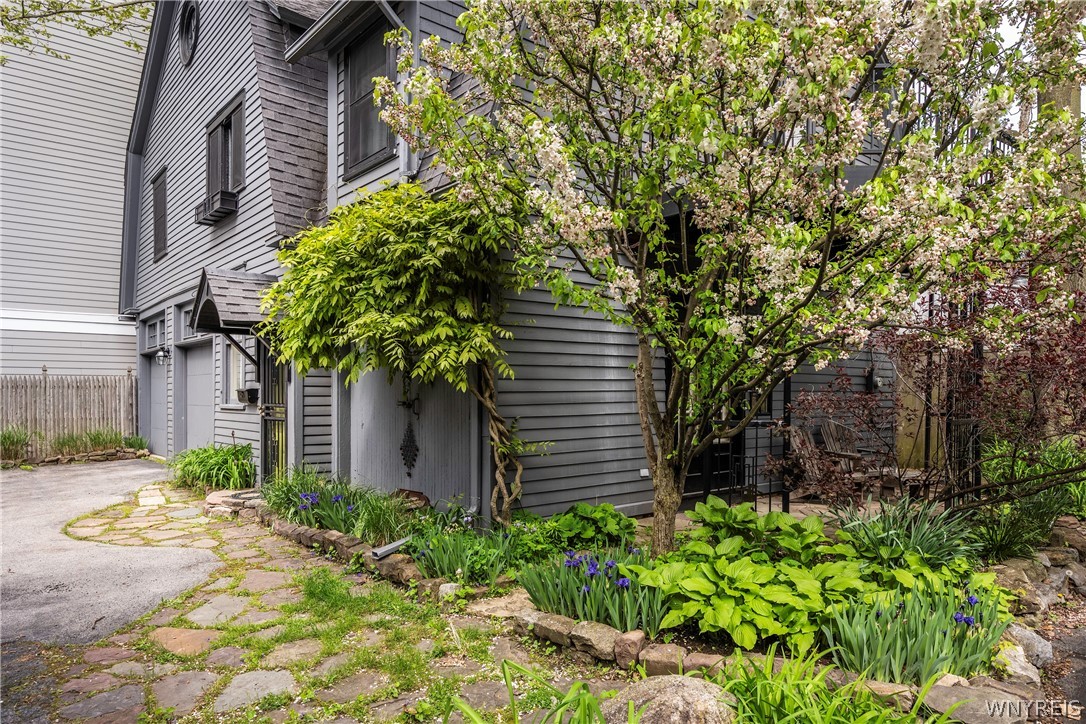 Photo 5 of 39 of 403 Elmwood Avenue house