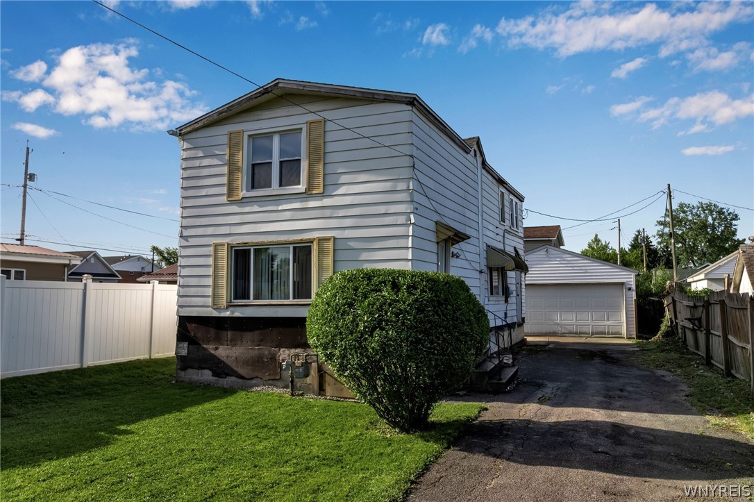 Photo 2 of 17 of 525 Buffalo Depew Boulevard house