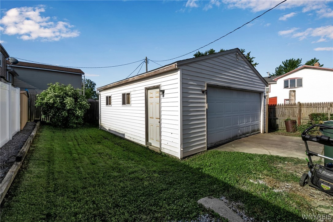 Photo 3 of 17 of 525 Buffalo Depew Boulevard house