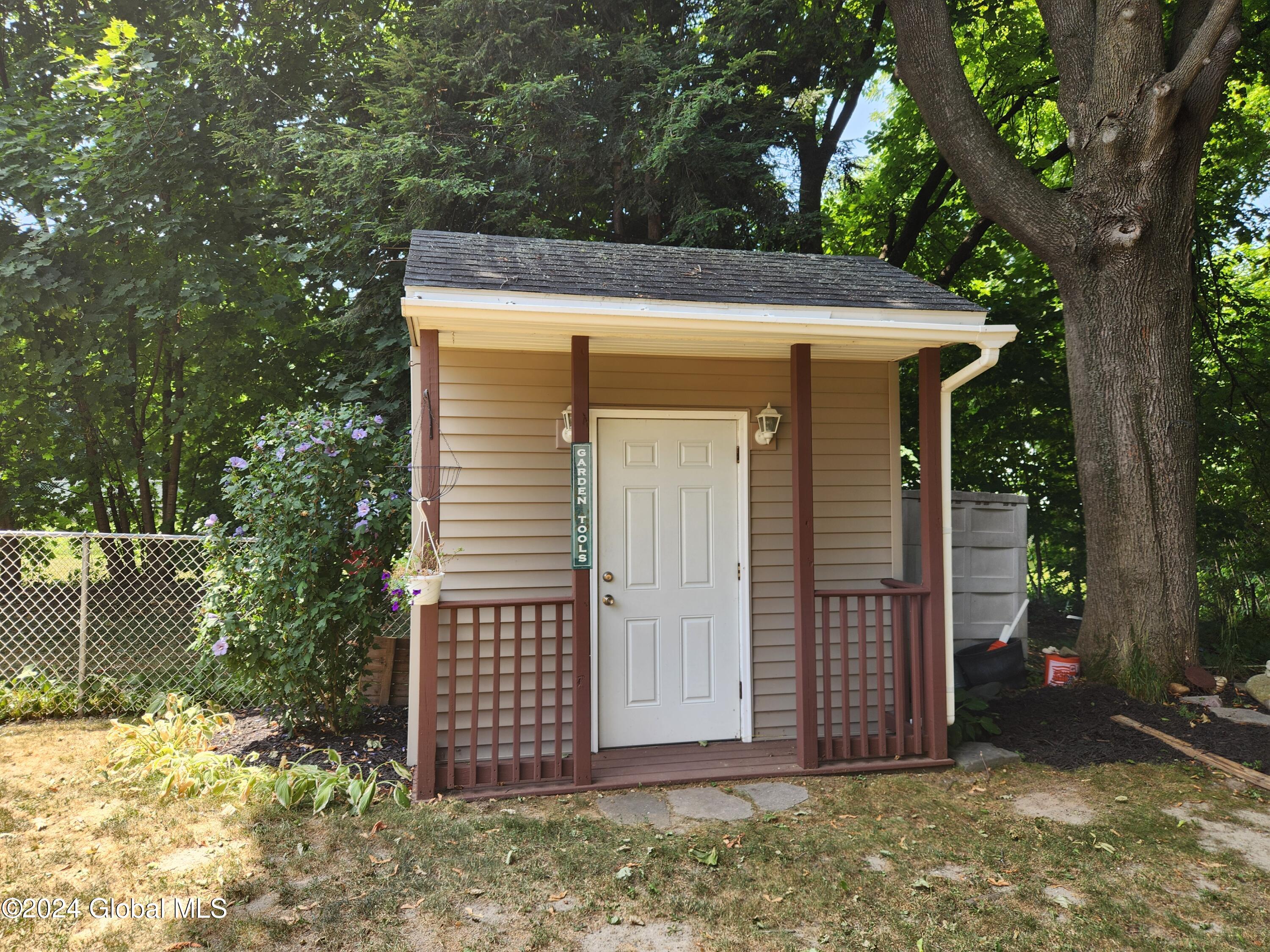 Photo 9 of 37 of 5 Masten Avenue house