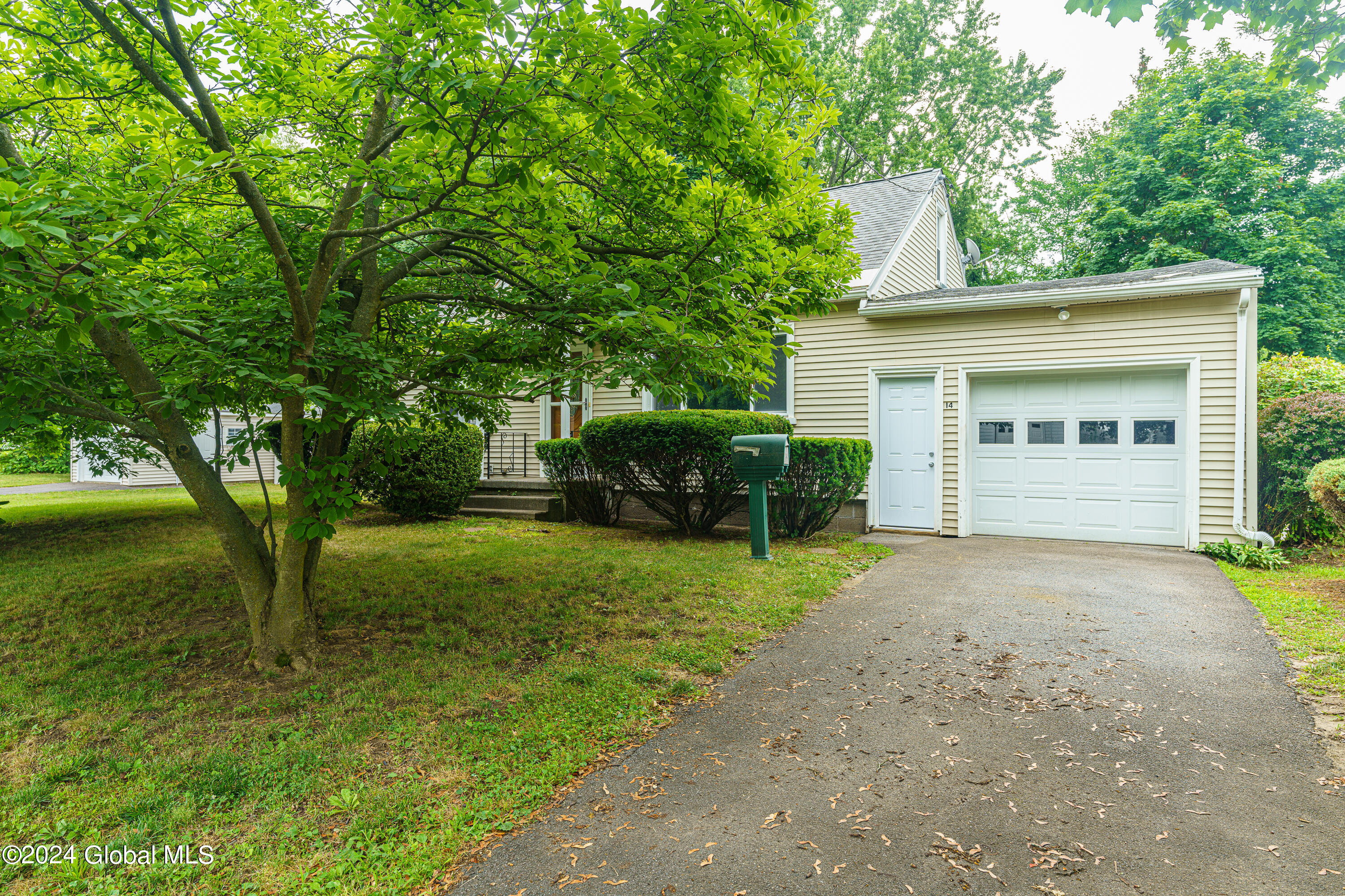 Photo 1 of 32 of 14 Warmington Street house