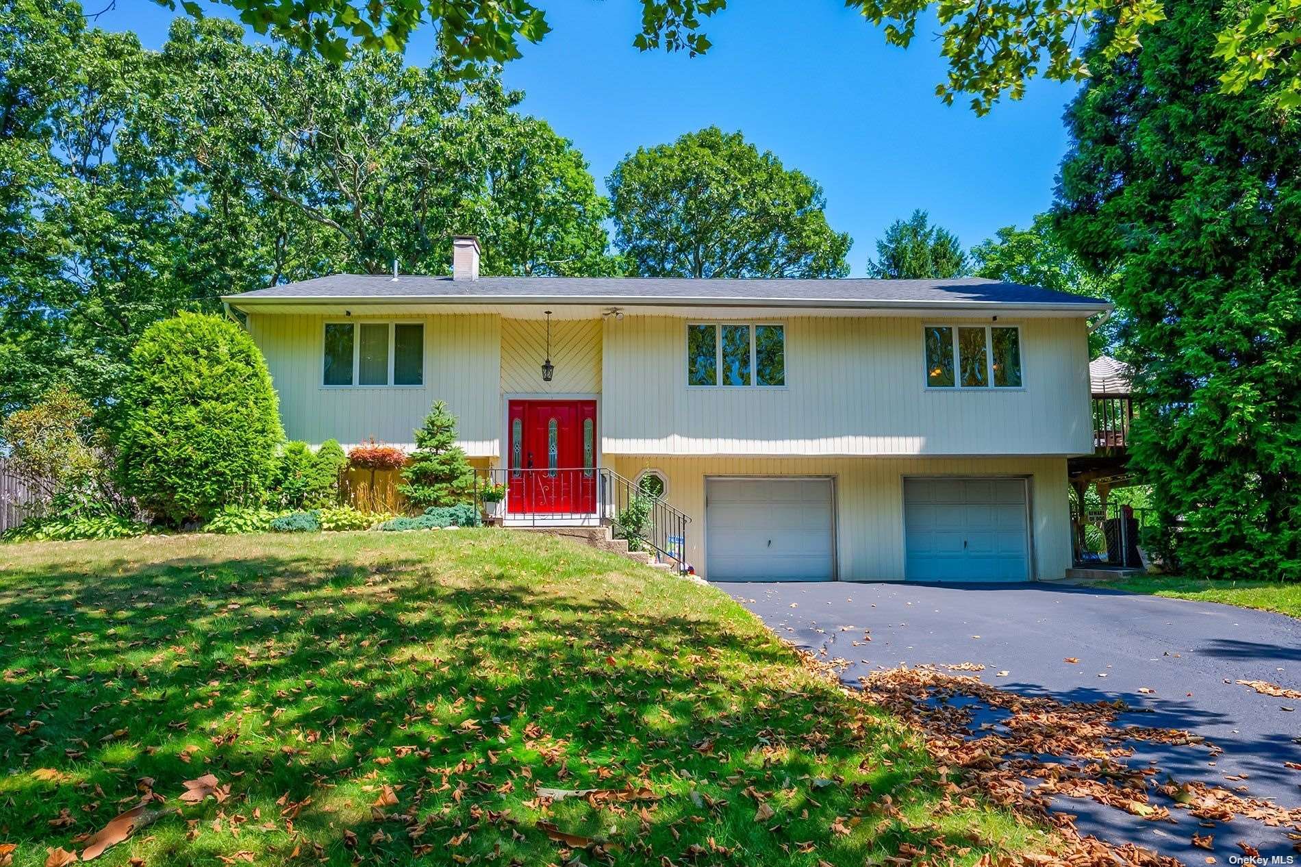 View Real Estate at 3 Caroline Drive, Dix Hills, NY 11746 Unreal Estate