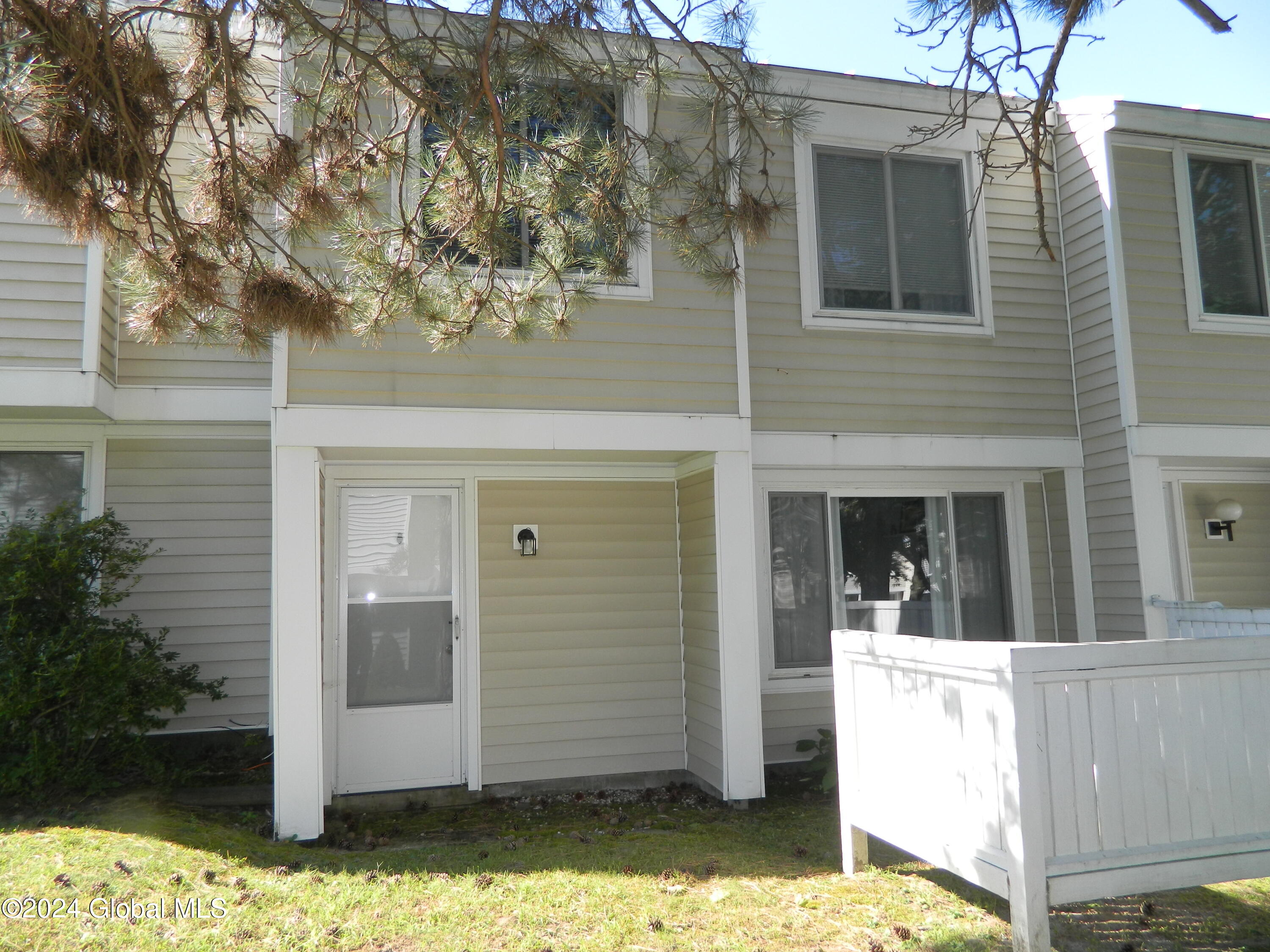 Photo 1 of 27 of 803 Fairfield Court townhome