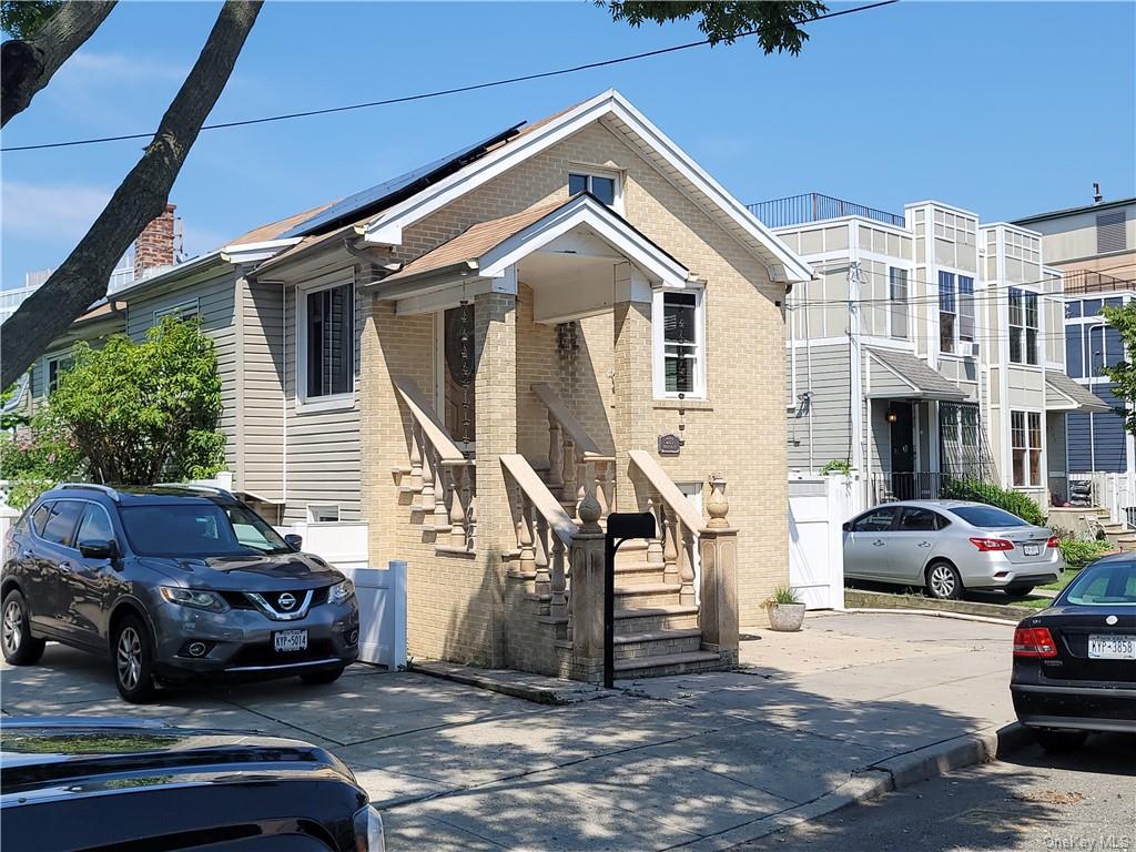 Photo 2 of 15 of 3 Beach 41st Street house