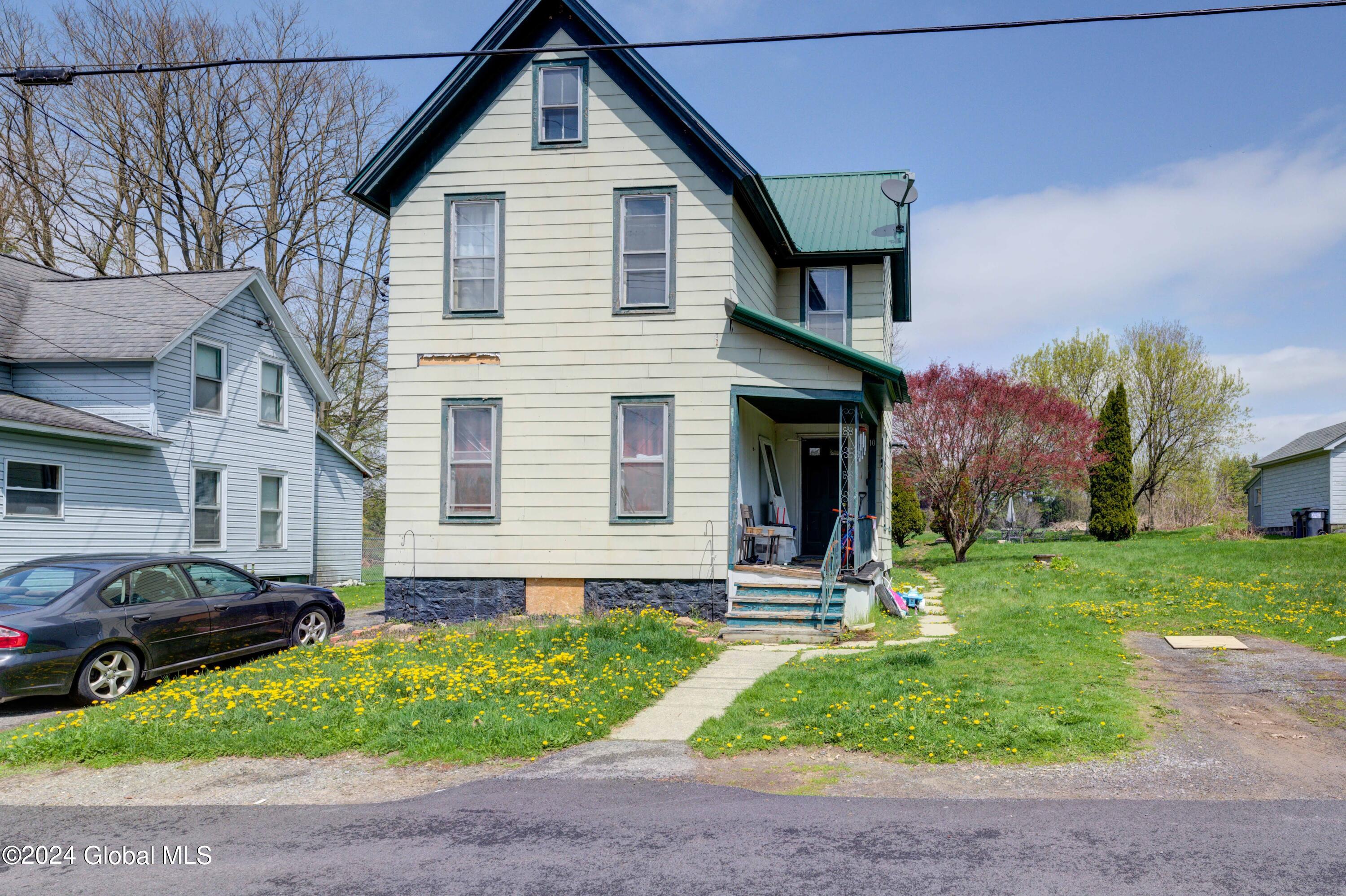 Photo 1 of 24 of 10 Rochester Street house