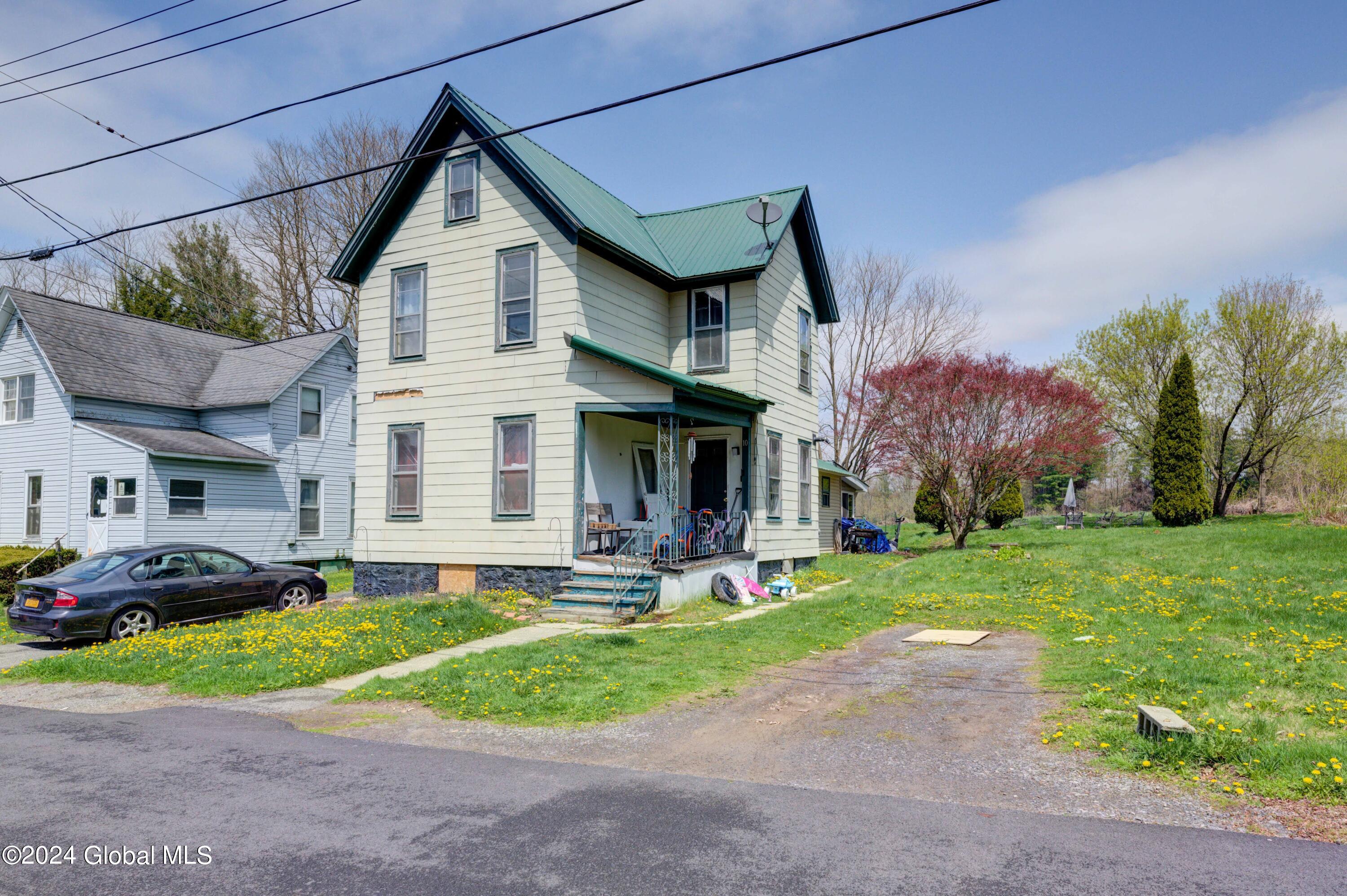 Photo 2 of 24 of 10 Rochester Street house