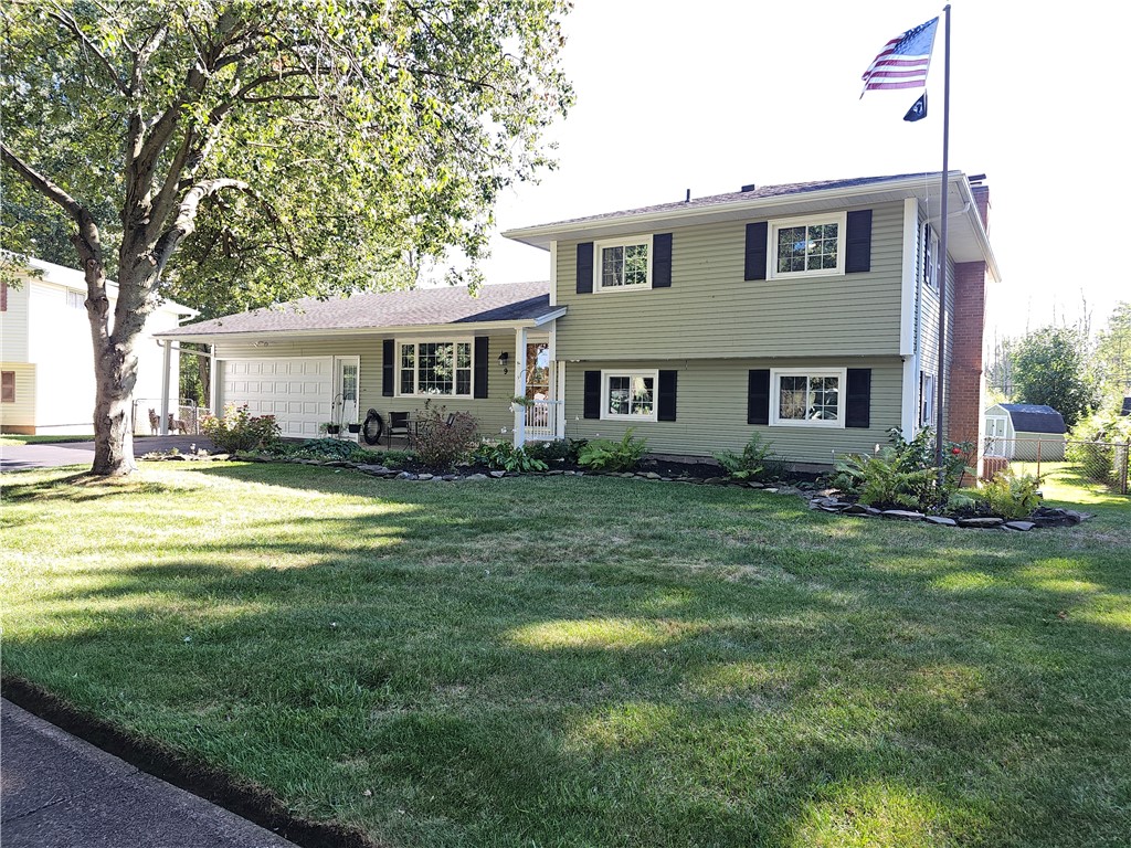 Photo 3 of 34 of 9 Sahara Drive house