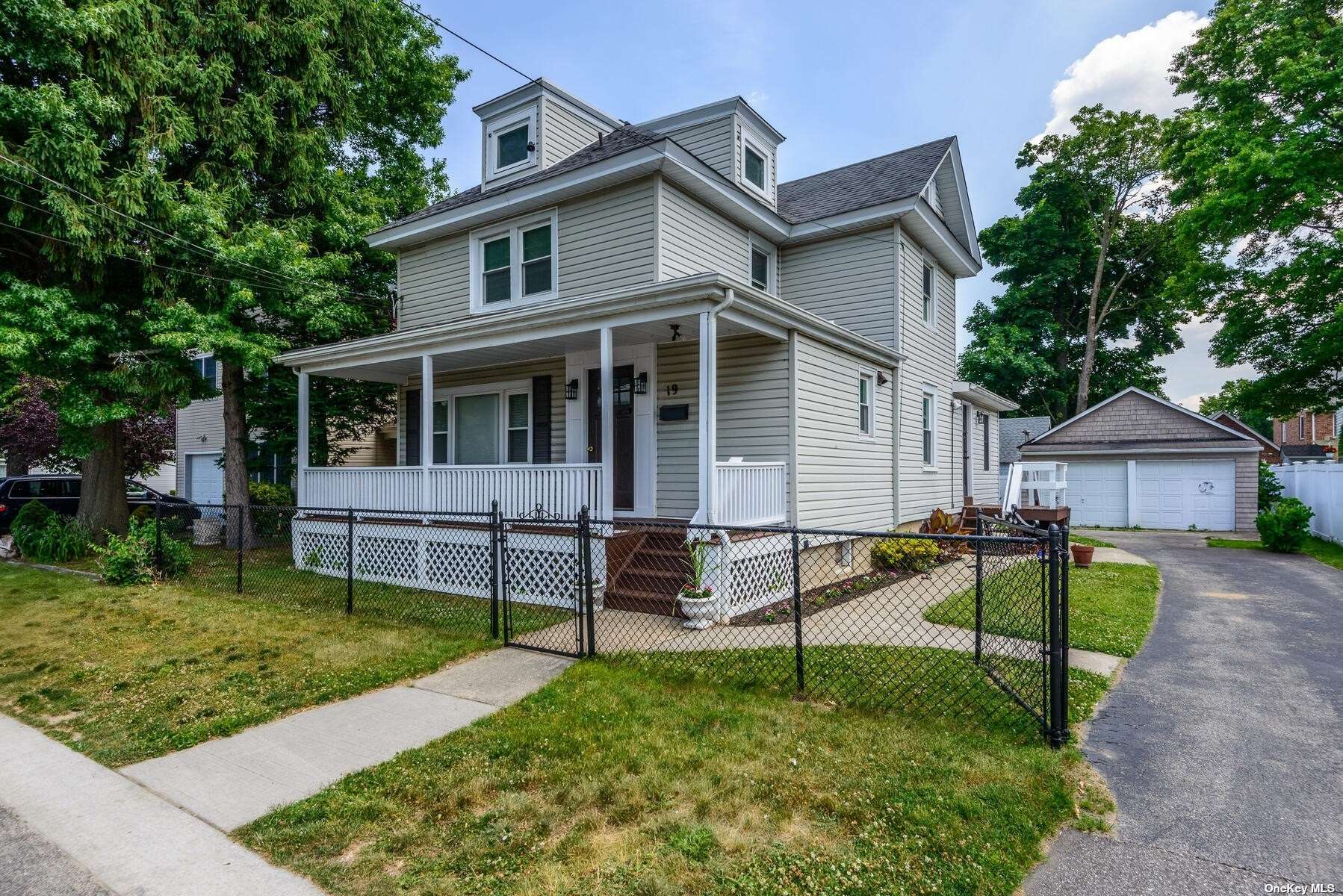 Photo 2 of 20 of 19 Locust Street house