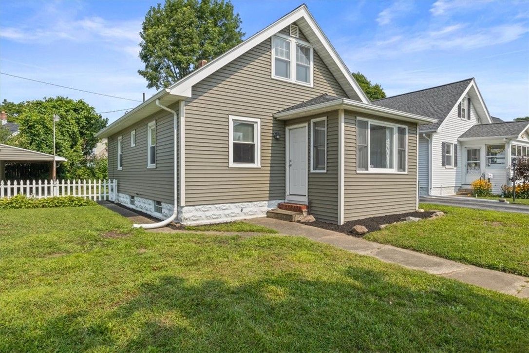 Photo 2 of 28 of 253 Bennington Drive house