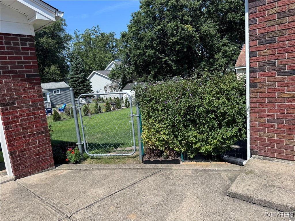 Photo 11 of 45 of 61 Salisbury Avenue house