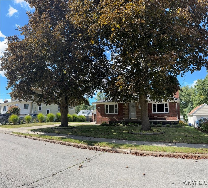 Photo 5 of 45 of 61 Salisbury Avenue house