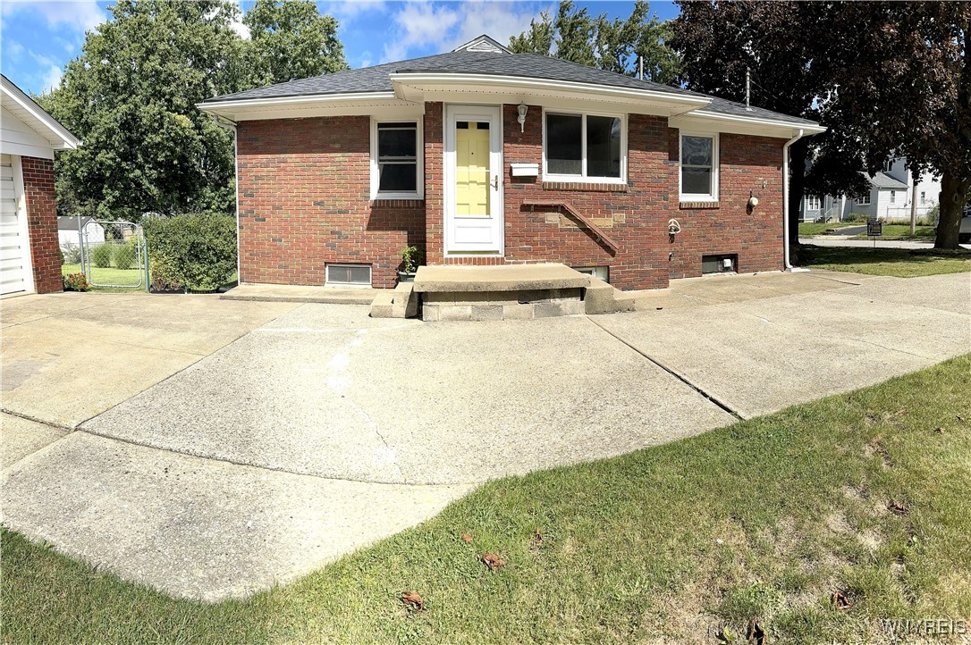 Photo 9 of 45 of 61 Salisbury Avenue house